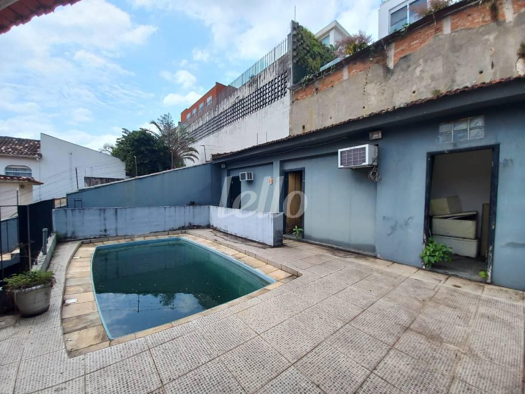 ÁREA PISCINA de Casa à venda, assobradada com 330 m², 4 quartos e 5 vagas em Pacaembu - São Paulo