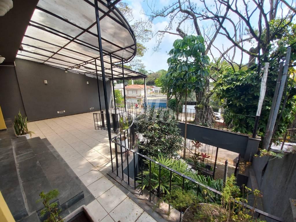 VISTA TERRAÇO de Casa à venda, assobradada com 330 m², 4 quartos e 5 vagas em Pacaembu - São Paulo