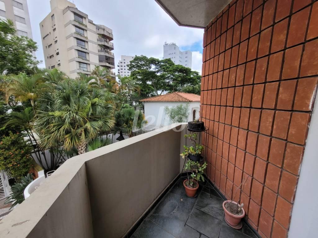 SACADA de Apartamento à venda, Padrão com 160 m², 3 quartos e 3 vagas em Moema - São Paulo