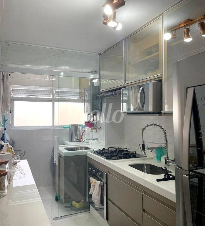 COZINHA E AREA DE SERVICO de Apartamento à venda, Padrão com 50 m², 2 quartos e 1 vaga em Quinta da Paineira - São Paulo