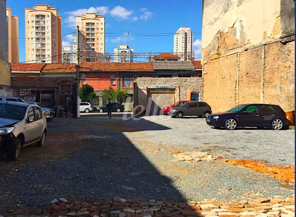 TERRENO de Área / Terreno à venda, Padrão com 600 m², e em Brás - São Paulo