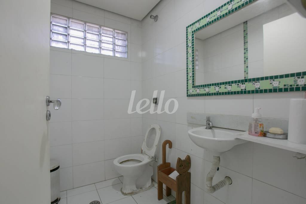 BANHEIRO 1 de Sala / Conjunto para alugar, Padrão com 15 m², e em Tucuruvi - São Paulo