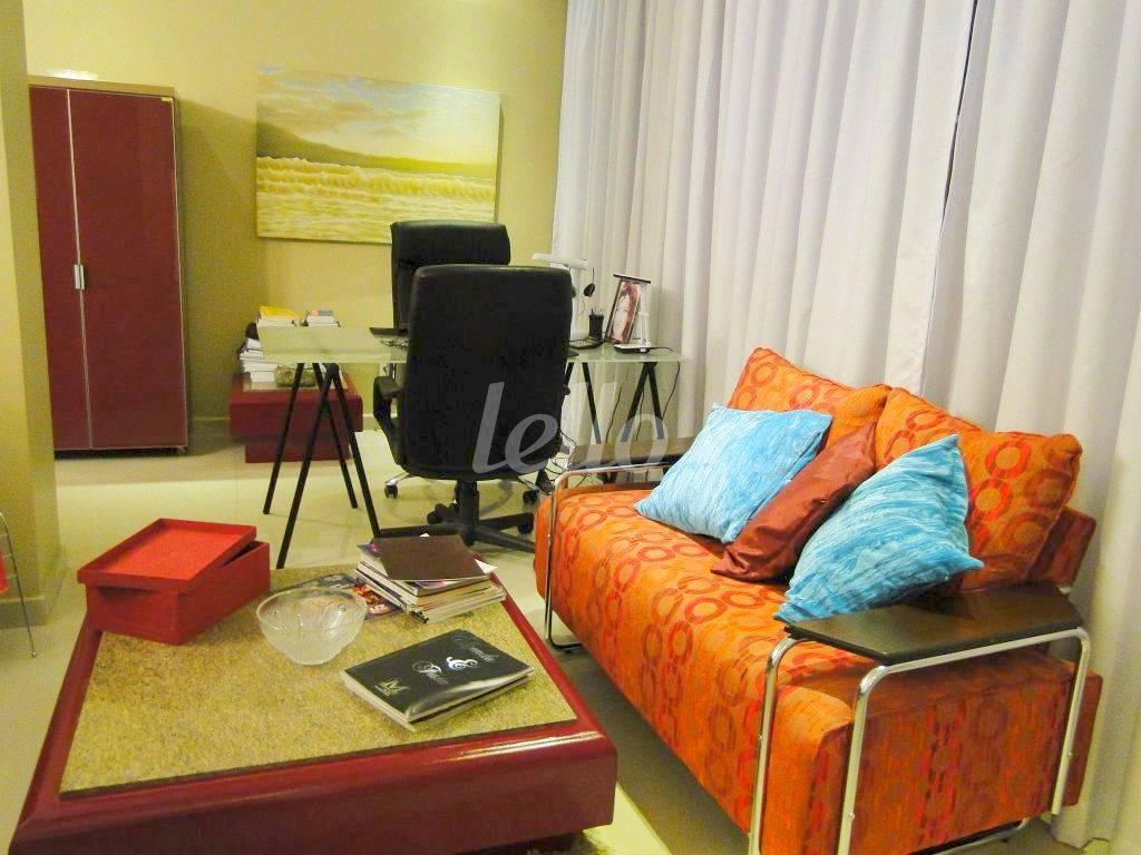 ESCRITORIO de Casa para alugar, sobrado com 280 m², 2 quartos e 2 vagas em Jardim São Paulo - São Paulo
