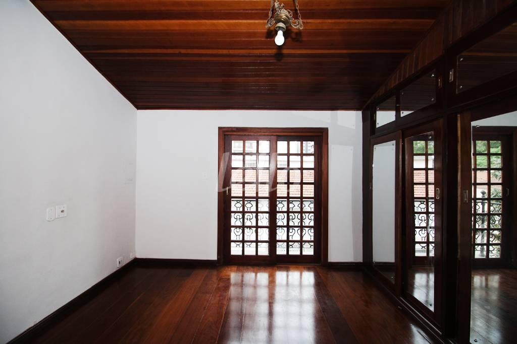SUÍTE 2 de Casa para alugar, de vila - sobrado com 140 m², 5 quartos e 2 vagas em Vila Nova Conceição - São Paulo