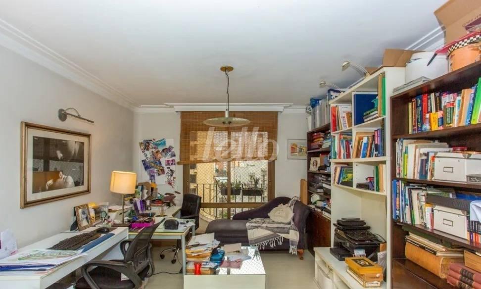 SUÍTE de Apartamento à venda, Triplex com 367 m², 6 quartos e 3 vagas em Vila Morumbi - São Paulo