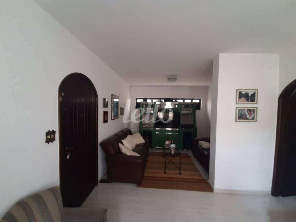 SALA DE TV de Casa à venda, sobrado com 417 m², 3 quartos e 3 vagas em Paraíso - Santo André