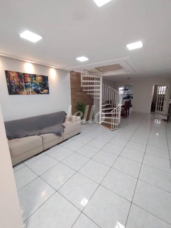 SALA DOIS AMBIENTES de Casa à venda, sobrado com 180 m², 3 quartos e 2 vagas em Vila Prudente - São Paulo