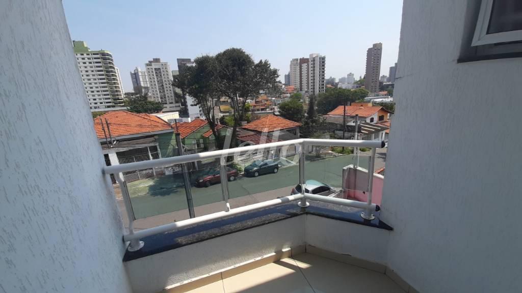 SACADA  DA FRENTE DA   SUÍTE CASAL de Casa à venda, sobrado com 250 m², 3 quartos e 5 vagas em Paraíso - Santo André