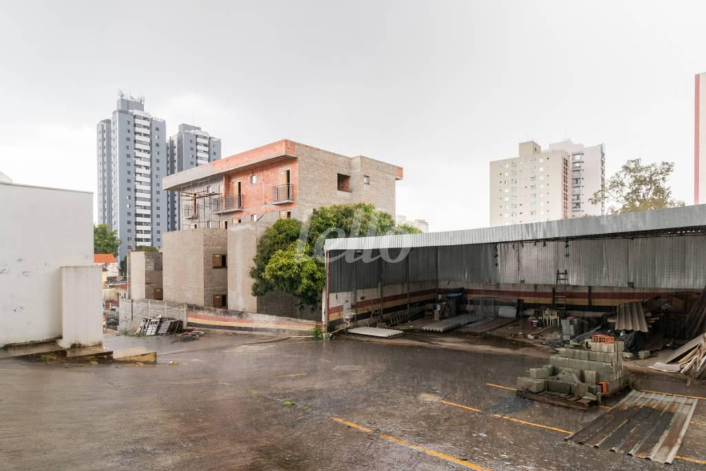 ÁREA DESCOBERTA de Galpão/Armazém para alugar, Padrão com 2628 m², e em Penha de França - São Paulo