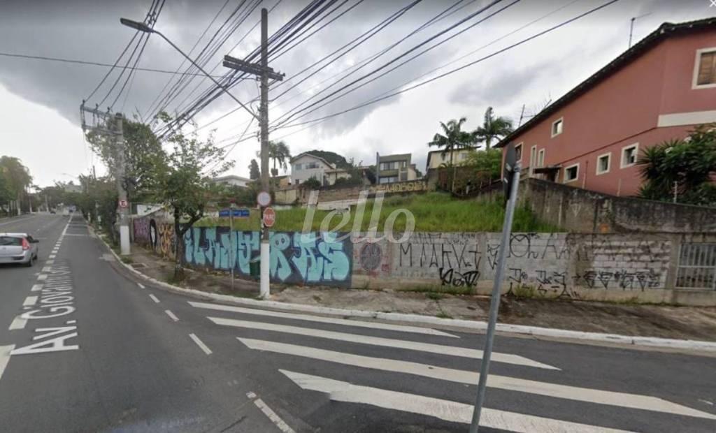 TERRENO de Área / Terreno para alugar, Padrão com 741 m², e em Morumbi - São Paulo