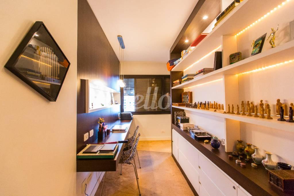 QUARTO ESCRITÓRIO de Apartamento à venda, cobertura - Padrão com 540 m², 6 quartos e 6 vagas em Vila Morumbi - São Paulo