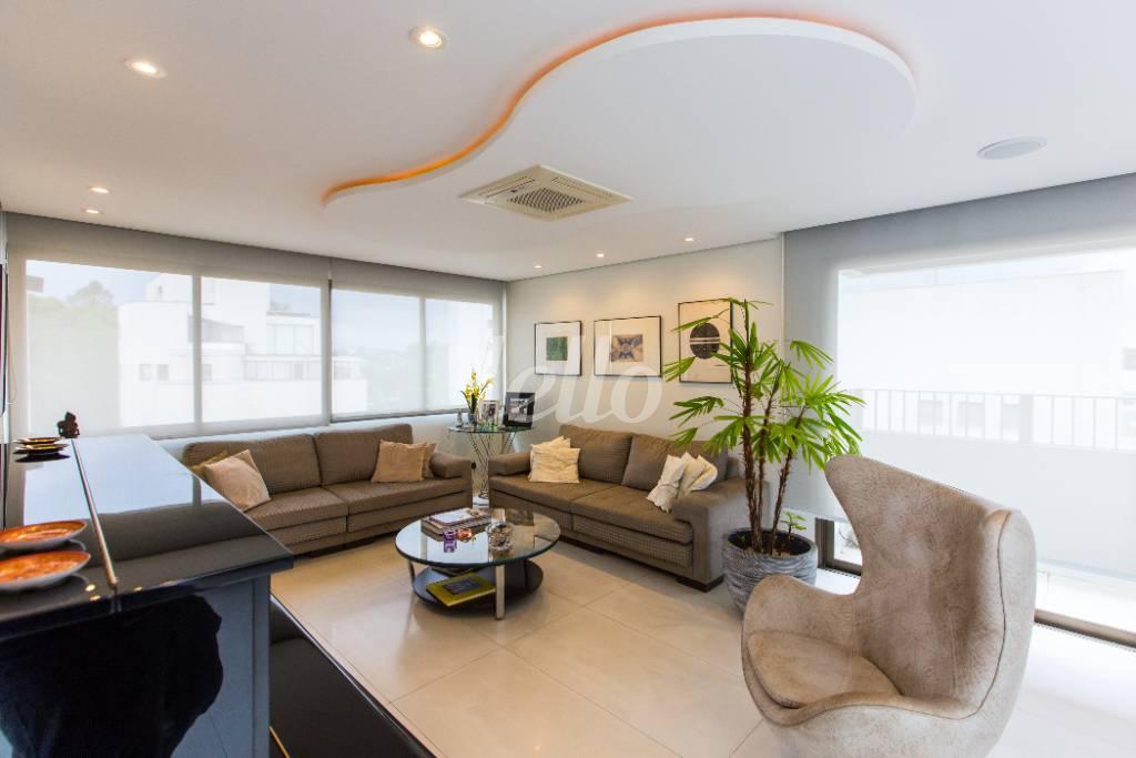 SALA MASTER de Apartamento à venda, cobertura - Padrão com 540 m², 6 quartos e 6 vagas em Vila Morumbi - São Paulo