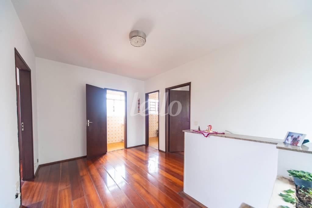 HALL DA ESCADA de Casa à venda, sobrado com 36291 m², 3 quartos e 5 vagas em Vila Mussolini - São Bernardo do Campo