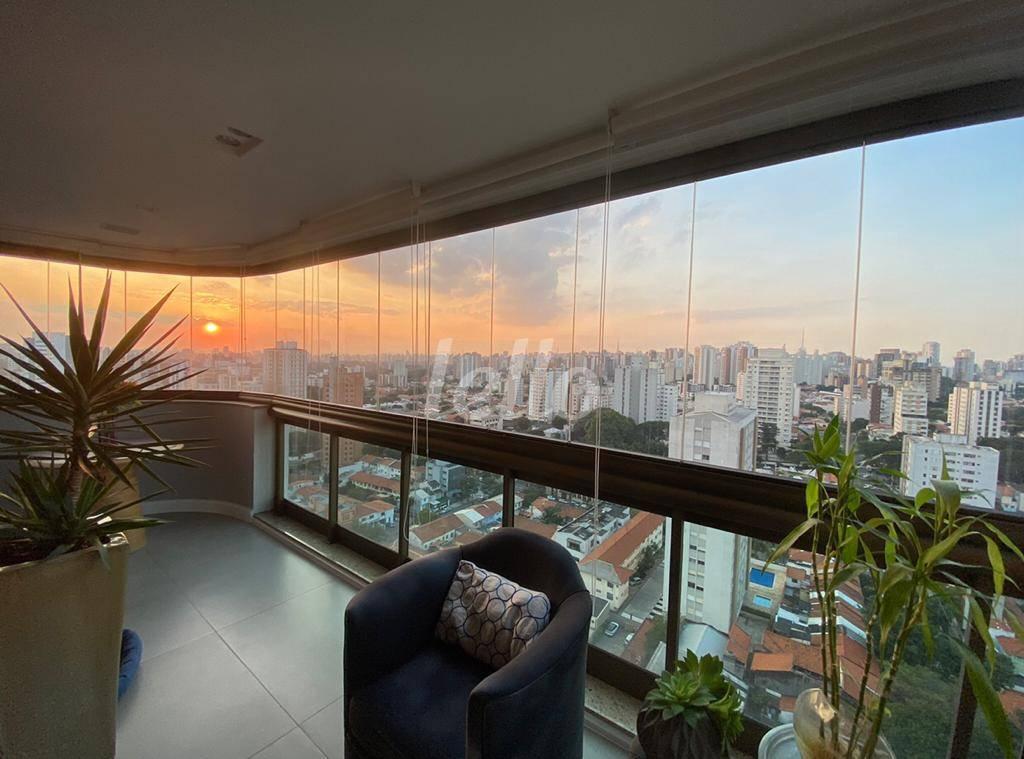 VARANDA de Apartamento à venda, Padrão com 186 m², 4 quartos e 4 vagas em Vila Clementino - São Paulo