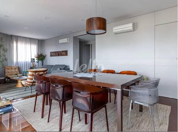 LIVING de Apartamento à venda, Padrão com 186 m², 4 quartos e 4 vagas em Vila Clementino - São Paulo