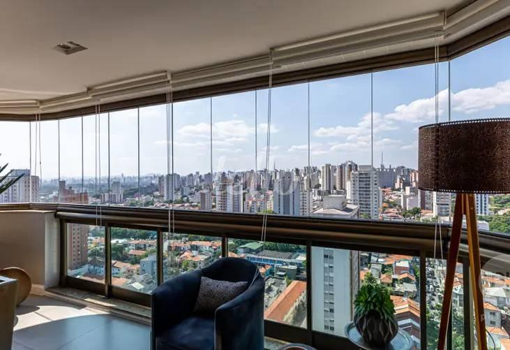 VARANDA de Apartamento à venda, Padrão com 186 m², 4 quartos e 4 vagas em Vila Clementino - São Paulo