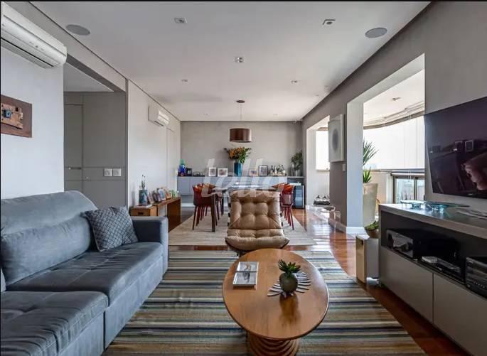 LIVING de Apartamento à venda, Padrão com 186 m², 4 quartos e 4 vagas em Vila Clementino - São Paulo