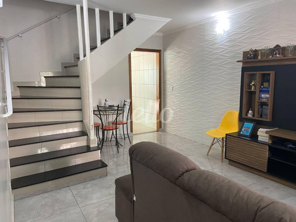 ESCADA DE ACESSO de Casa à venda, sobrado com 150 m², 3 quartos e 3 vagas em Vila Prudente - São Paulo