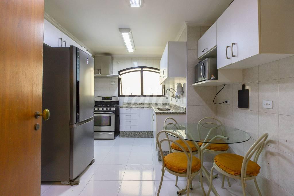 COZINHA de Apartamento à venda, Padrão com 185 m², 4 quartos e 2 vagas em Indianópolis - São Paulo