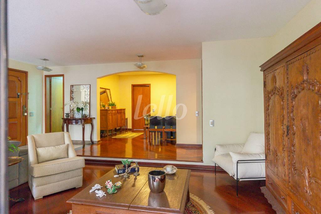 SALA de Apartamento à venda, Padrão com 185 m², 4 quartos e 2 vagas em Indianópolis - São Paulo