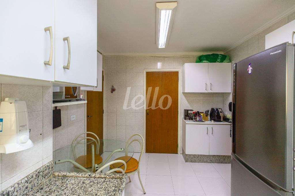 COZINHA de Apartamento à venda, Padrão com 185 m², 4 quartos e 2 vagas em Indianópolis - São Paulo