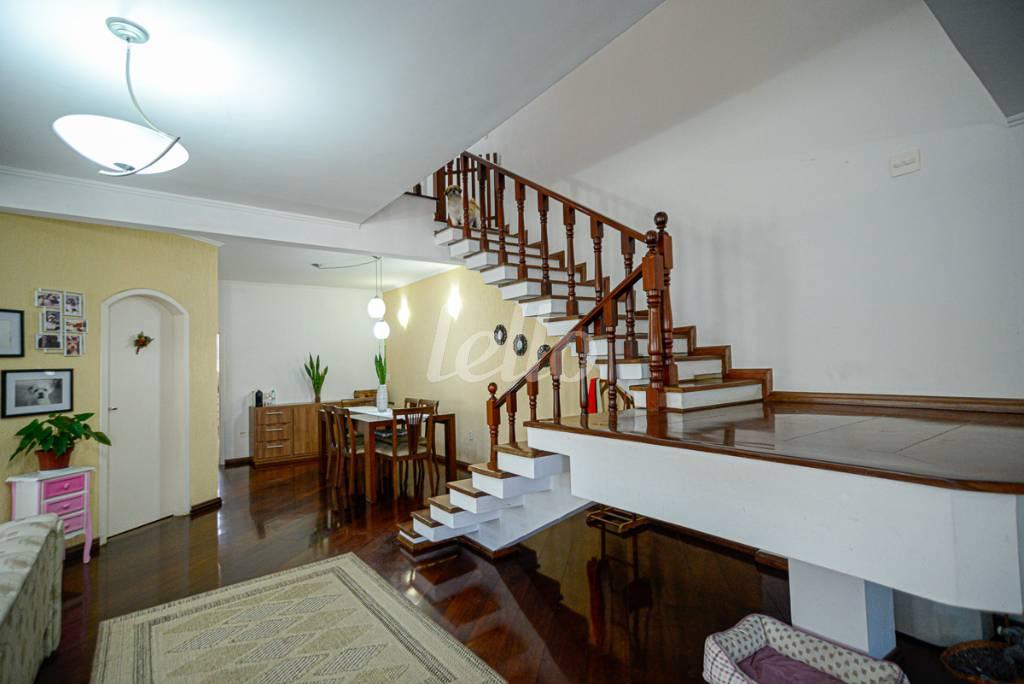 SALA DOIS AMBIENTES de Casa à venda, sobrado com 320 m², 4 quartos e 3 vagas em Jardim Virginia Bianca - São Paulo