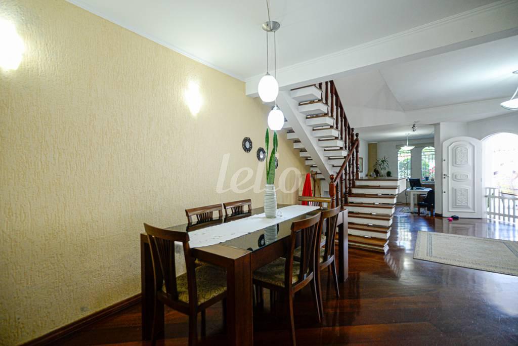 SALA DOIS AMBIENTES de Casa à venda, sobrado com 320 m², 4 quartos e 3 vagas em Jardim Virginia Bianca - São Paulo