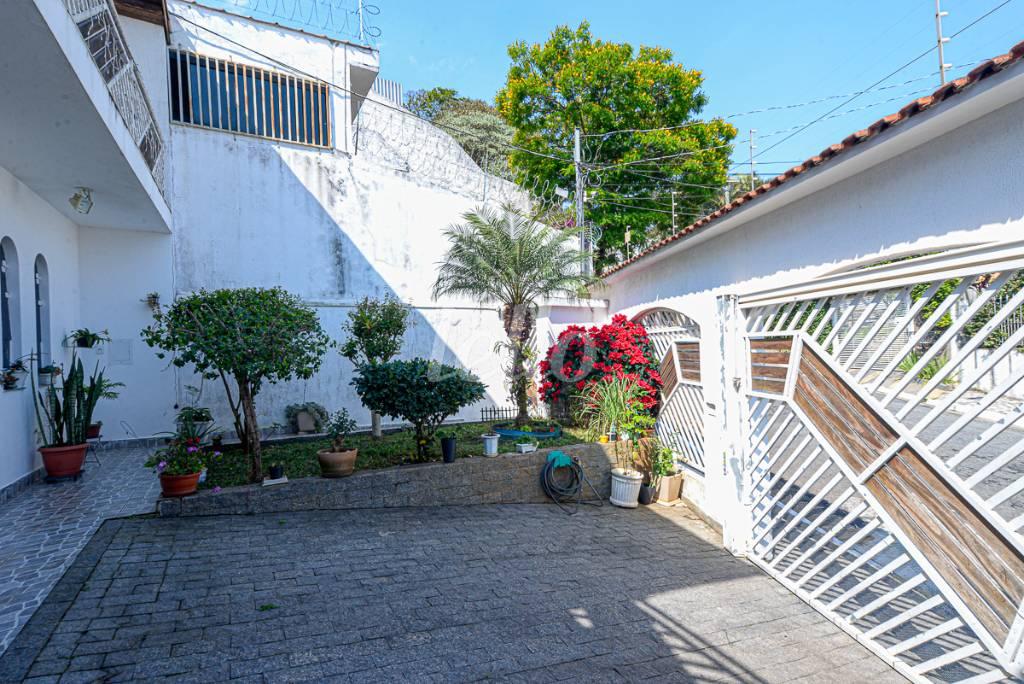 GARAGEM de Casa à venda, sobrado com 320 m², 4 quartos e 3 vagas em Jardim Virginia Bianca - São Paulo