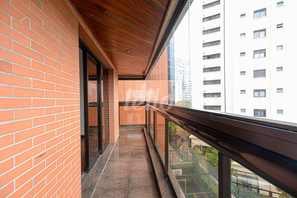 VARANDA DA SALA de Apartamento à venda, Padrão com 236 m², 4 quartos e 4 vagas em Paraíso - São Paulo
