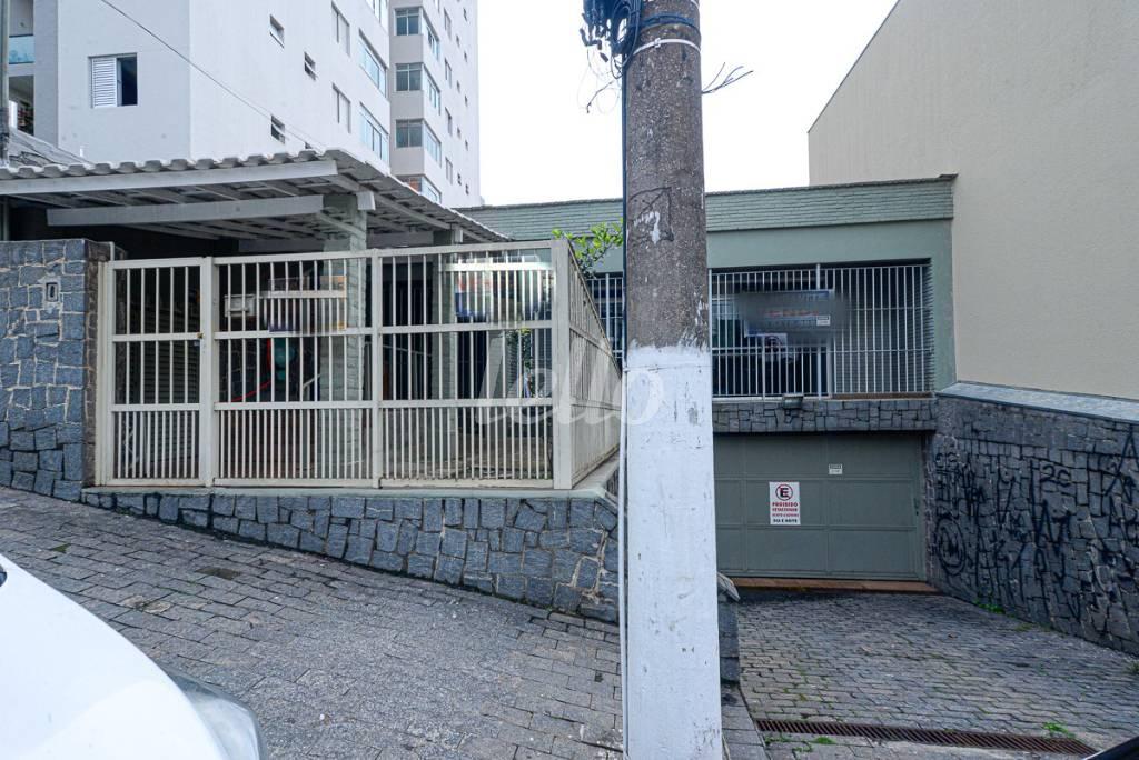 FACHADA de Casa à venda, sobrado com 250 m², 3 quartos e 8 vagas em Vila Mazzei - São Paulo