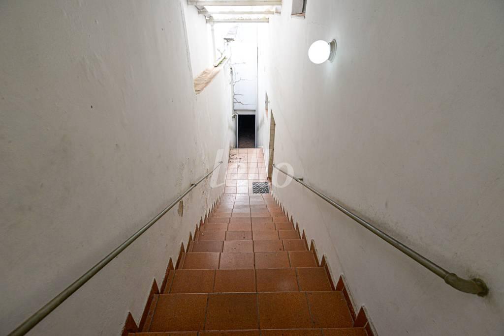 CORREDOR de Casa à venda, sobrado com 250 m², 3 quartos e 8 vagas em Vila Mazzei - São Paulo