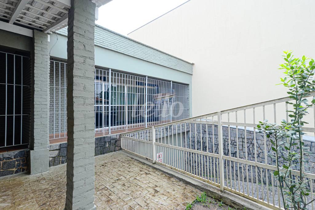 QUINTAL de Casa à venda, sobrado com 250 m², 3 quartos e 8 vagas em Vila Mazzei - São Paulo