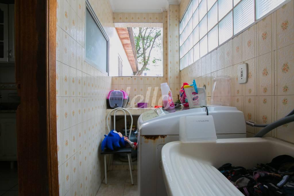 ÁREA DE SERVIÇO de Casa para alugar, sobrado com 300 m², 2 quartos e 1 vaga em Bosque da Saúde - São Paulo