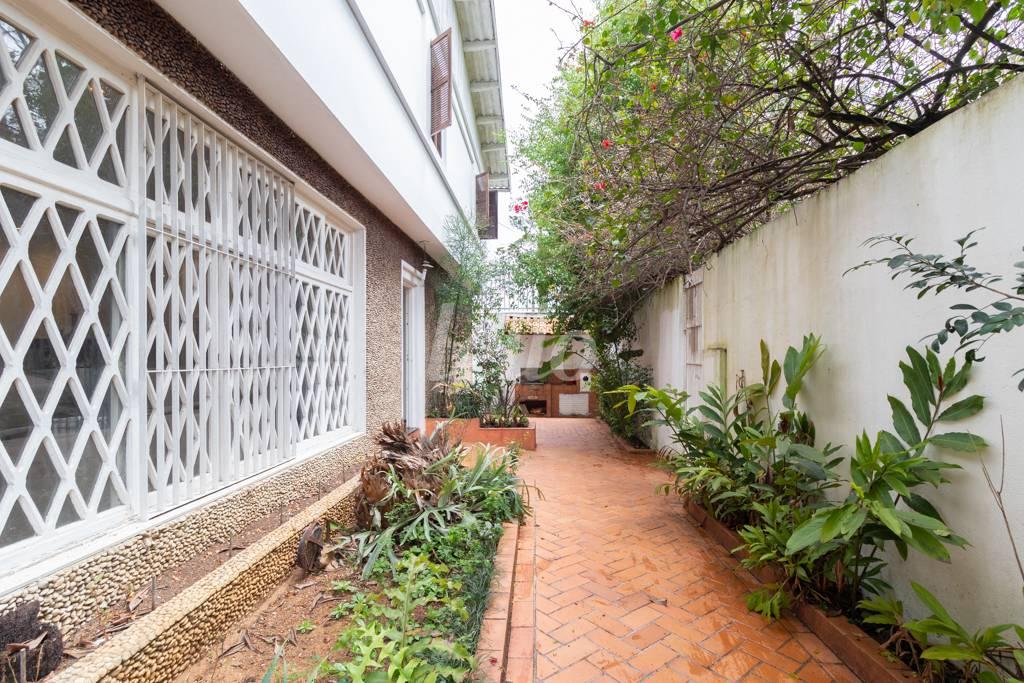 ÁREA EXTERNA de Casa à venda, sobrado com 230 m², 3 quartos e 2 vagas em Planalto Paulista - São Paulo