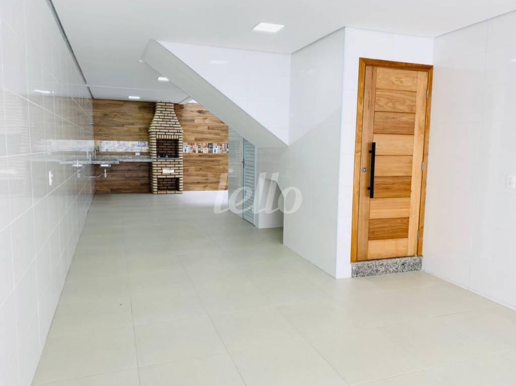 GARAGEM E ÁREA GOURMET de Casa à venda, sobrado com 220 m², 3 quartos e 5 vagas em Penha - São Paulo