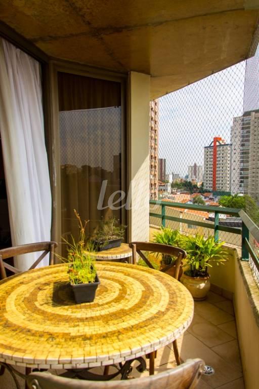VARANDA de Apartamento à venda, Padrão com 248 m², 3 quartos e 3 vagas em Vila Gilda - Santo André