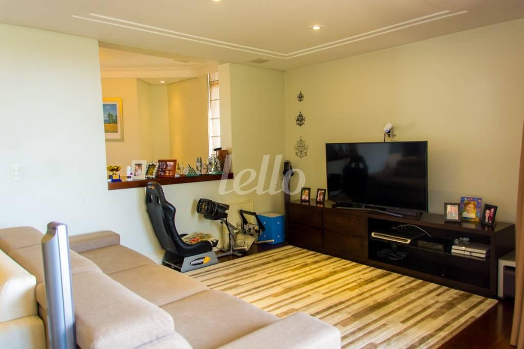 SALA DE TV de Apartamento à venda, Padrão com 248 m², 3 quartos e 3 vagas em Vila Gilda - Santo André