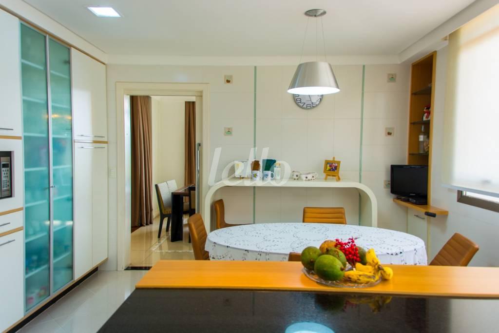 COZINHA de Apartamento à venda, Padrão com 248 m², 3 quartos e 3 vagas em Vila Gilda - Santo André