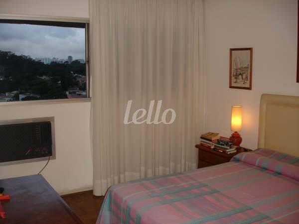 SUÍTE UM de Apartamento à venda, Padrão com 140 m², 3 quartos e 2 vagas em Vila Nova Conceição - São Paulo