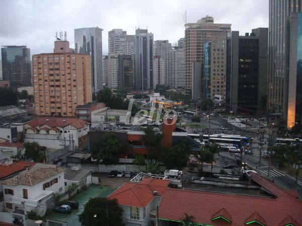 VISTA DA SALA de Apartamento à venda, Padrão com 140 m², 3 quartos e 2 vagas em Vila Nova Conceição - São Paulo