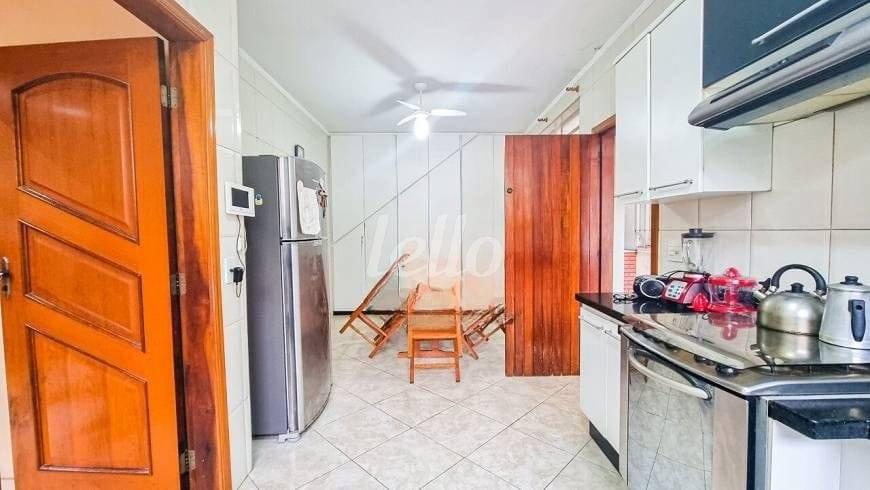 COZINHA de Casa à venda, assobradada com 220 m², 3 quartos e 1 vaga em Água Rasa - São Paulo