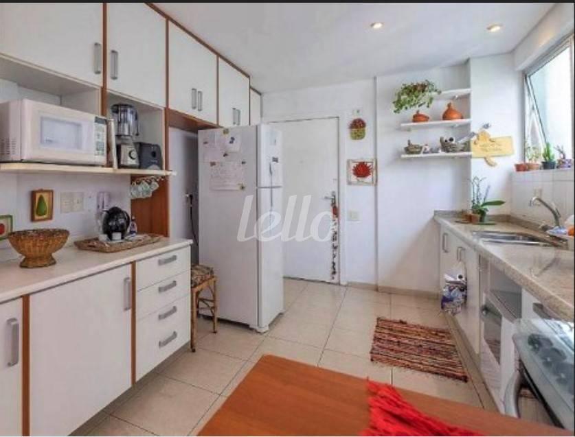COZINHA de Apartamento à venda, Padrão com 130 m², 3 quartos e 1 vaga em Jardim Paulista - São Paulo