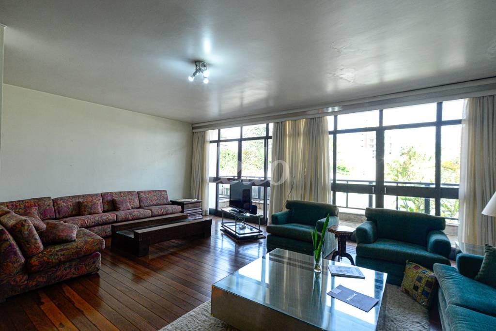 SALA 3 AMBIENTES de Casa à venda, sobrado com 403 m², 4 quartos e 4 vagas em Vila Madalena - São Paulo