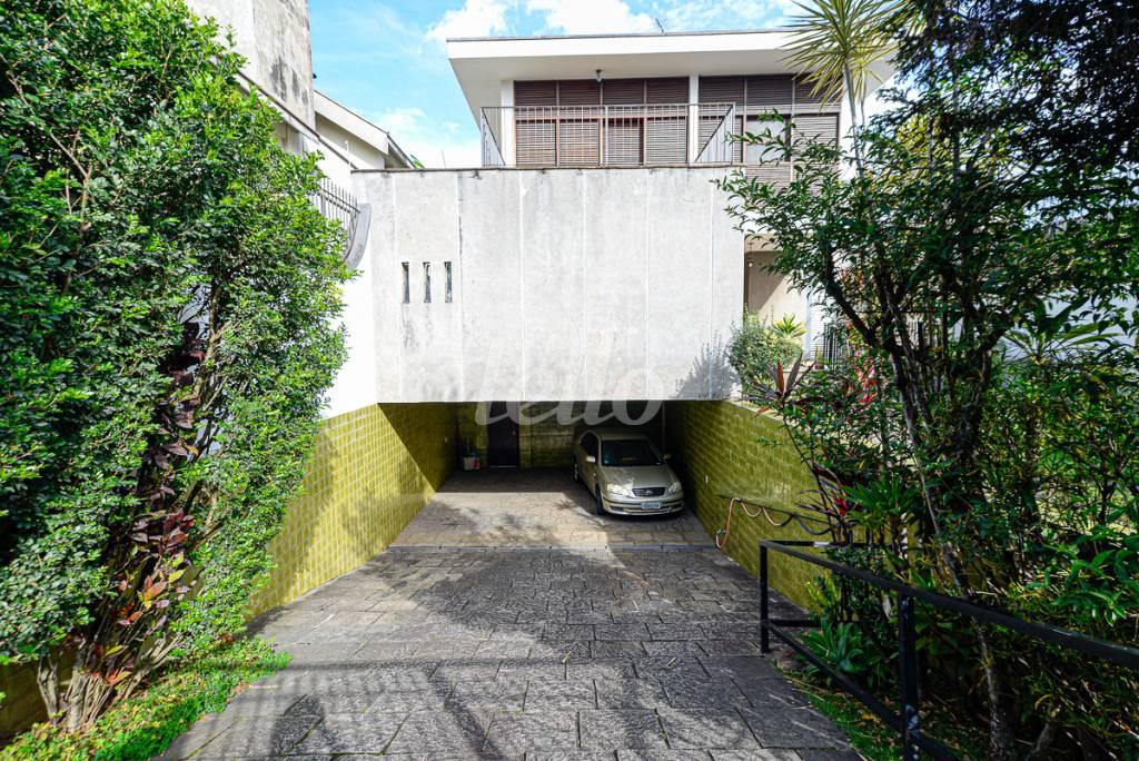 GARAGEM de Casa à venda, sobrado com 403 m², 4 quartos e 4 vagas em Vila Madalena - São Paulo