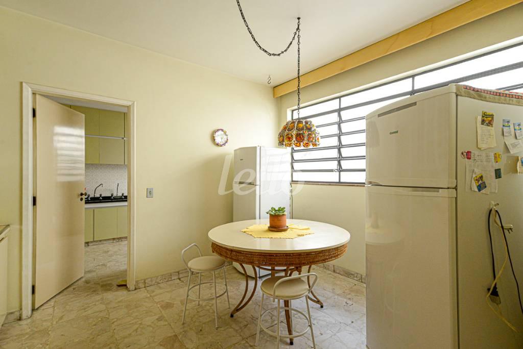 COPA de Casa à venda, sobrado com 403 m², 4 quartos e 4 vagas em Vila Madalena - São Paulo