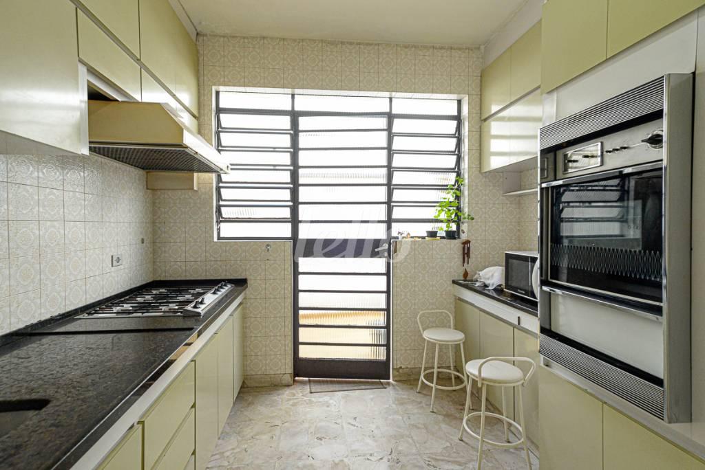 COZINHA de Casa à venda, sobrado com 403 m², 4 quartos e 4 vagas em Vila Madalena - São Paulo