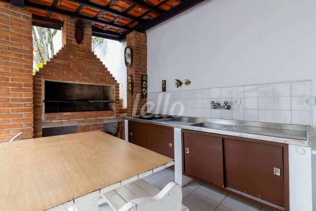 CHURRASQUEIRA de Casa para alugar, sobrado com 240 m², 5 quartos e 4 vagas em Retiro Morumbi - São Paulo