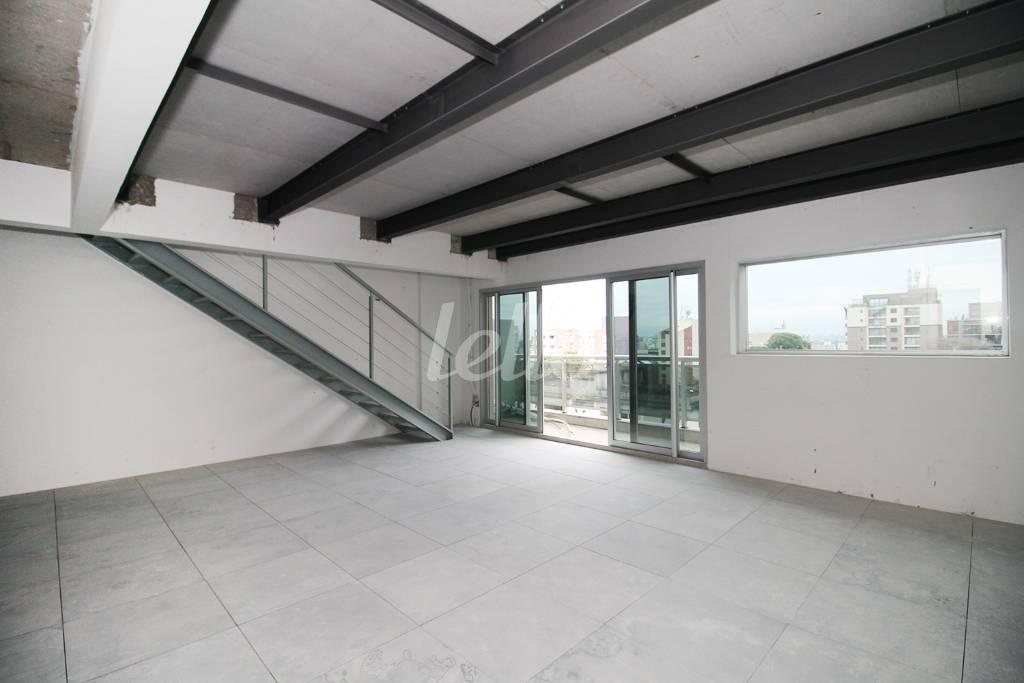 SALA 10 de Sala / Conjunto para alugar, Padrão com 600 m², e 12 vagas em Sumarezinho - São Paulo