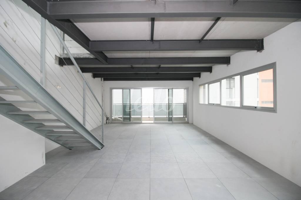 SALA 12 de Sala / Conjunto para alugar, Padrão com 600 m², e 12 vagas em Sumarezinho - São Paulo