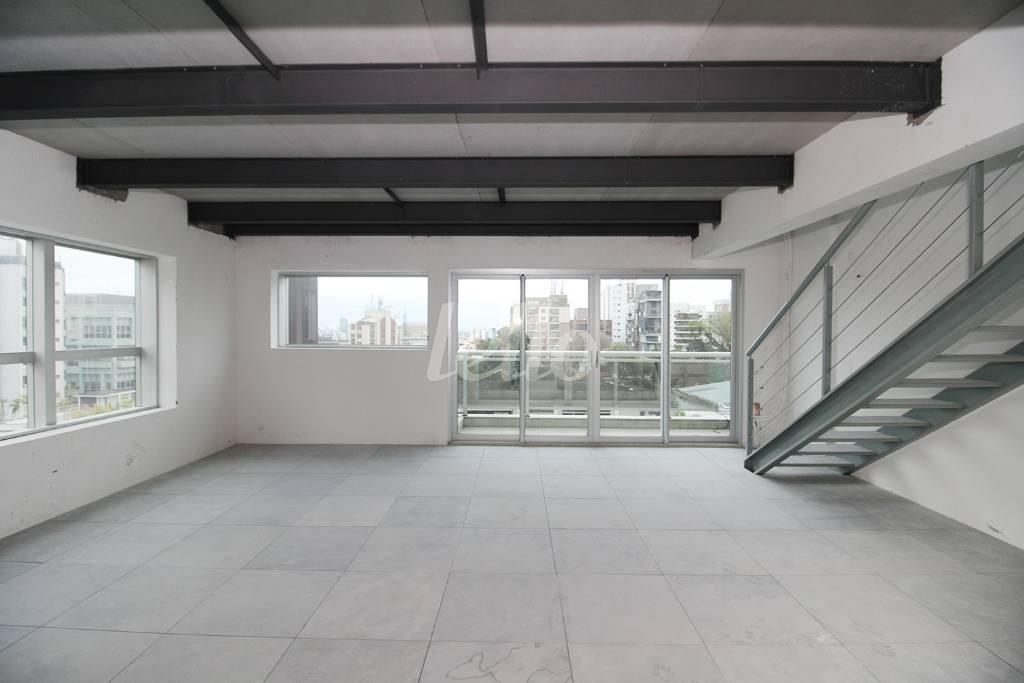 SALA 4 de Sala / Conjunto para alugar, Padrão com 600 m², e 12 vagas em Sumarezinho - São Paulo